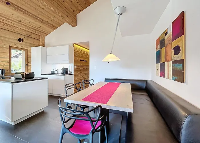 Crescendo 208 Apartment